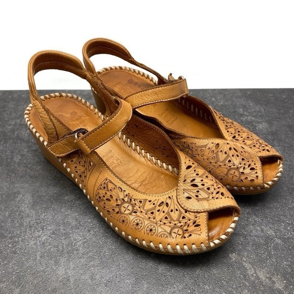 Spring Step Tan Pierced Tooled Leather Wedge Peep Toe Sandals Women's 38 US 7.5 - Picture 1 of 10